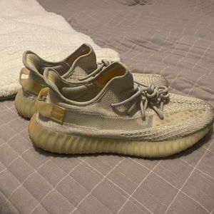 YEEZY Boost 350 V2 Light